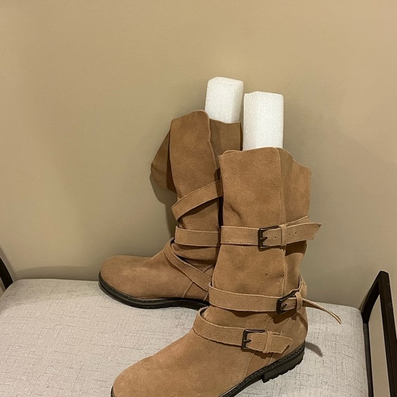 American Eagle Fan Suede Buckle Strap  Boots, 9.5 - Picture 2 of 7